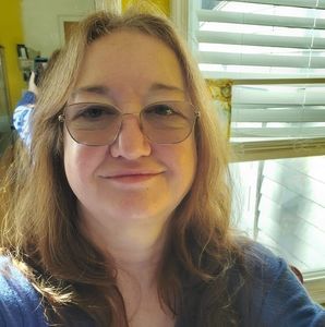 Meet your Posher, Elise